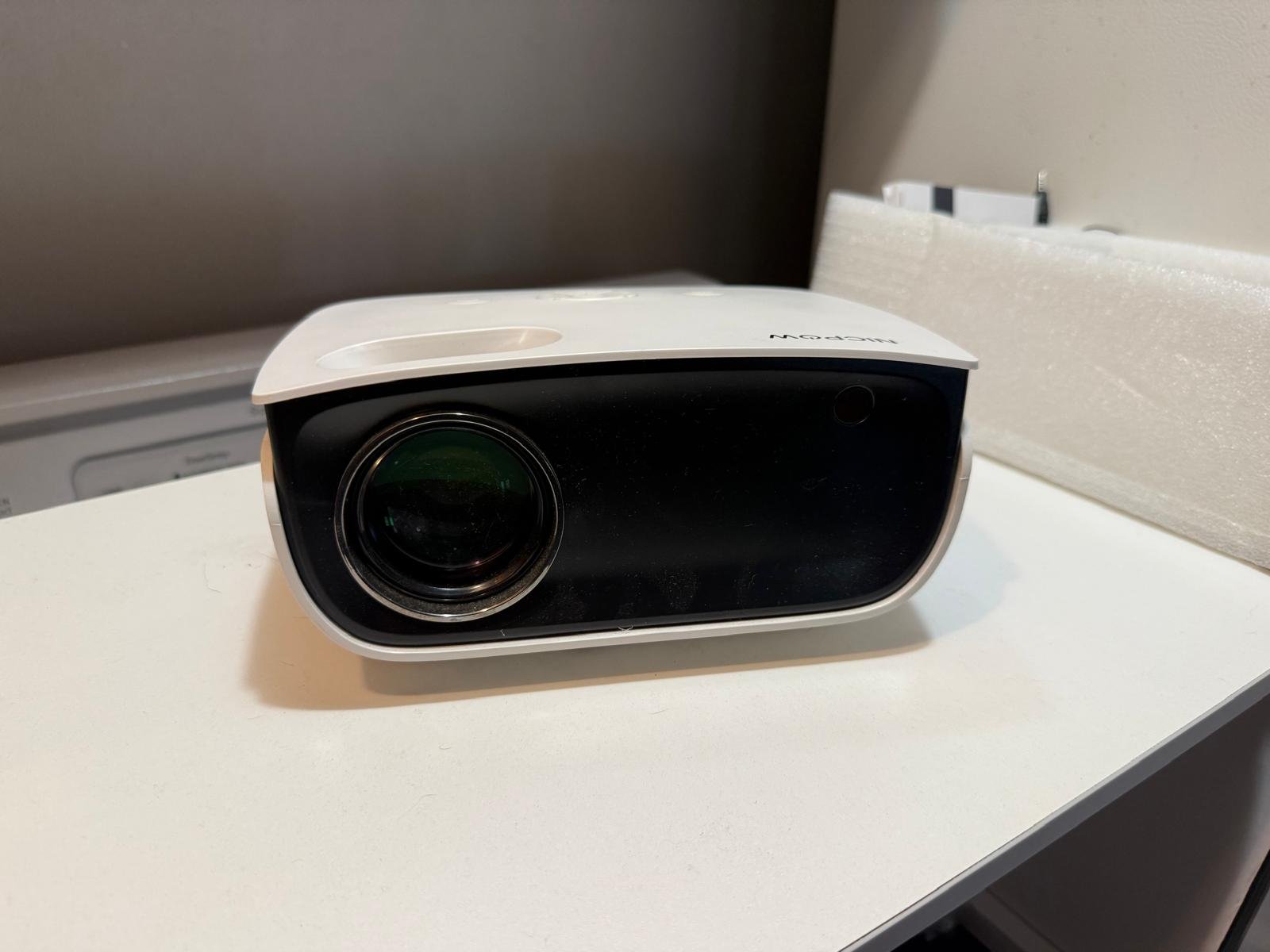 Nicpow mini LED projector RD850 (box says LEO projector) photo